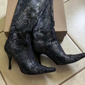 Donald J Pliner Vondra Black Snake print